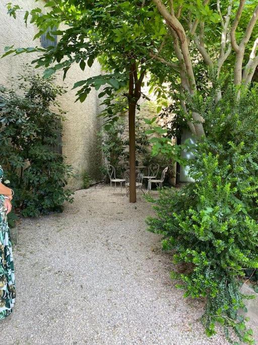 Appartement Eygalieres Avec Petit Jardin Екстер'єр фото