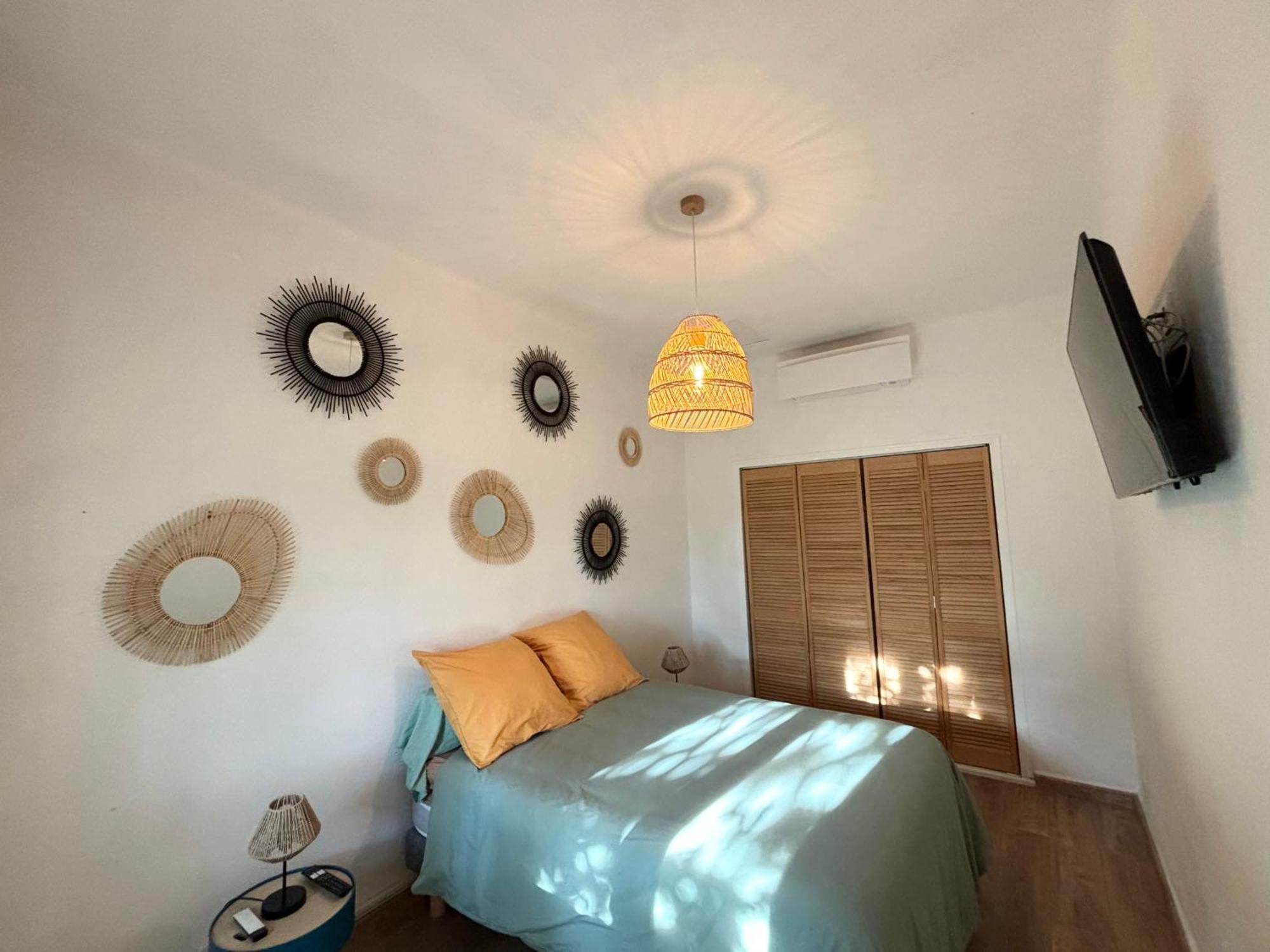 Appartement Eygalieres Avec Petit Jardin Екстер'єр фото
