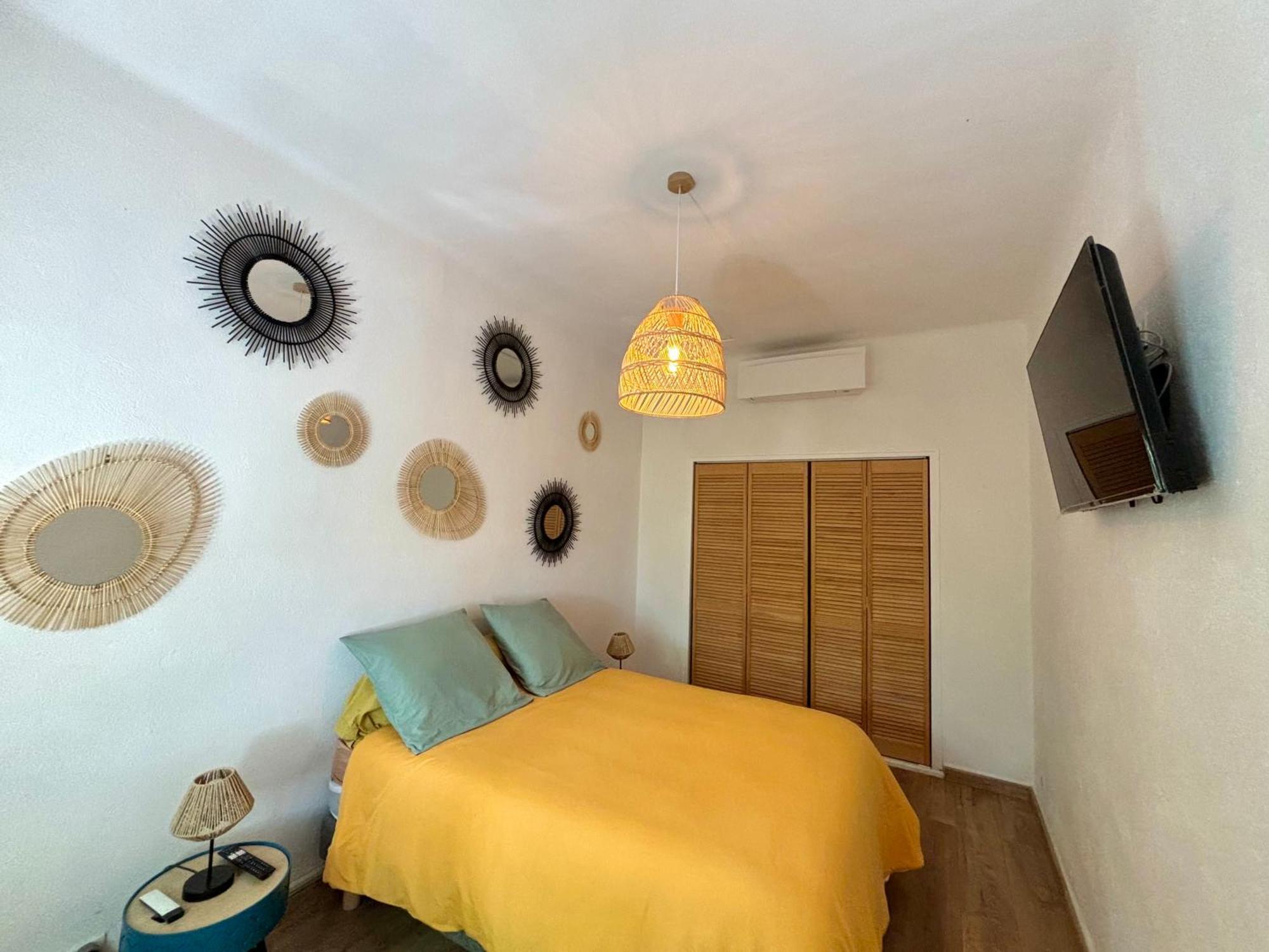 Appartement Eygalieres Avec Petit Jardin Екстер'єр фото