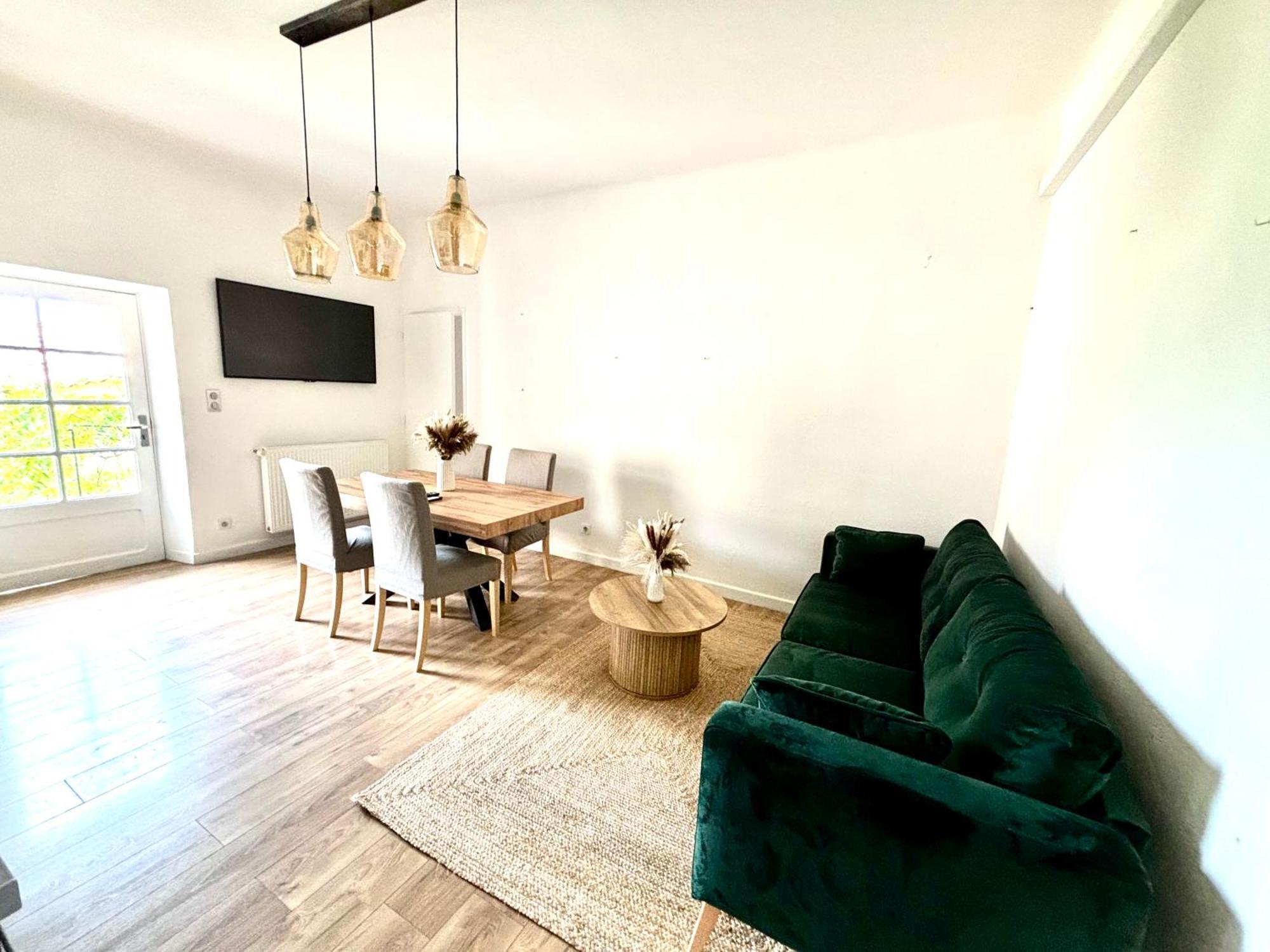 Appartement Eygalieres Avec Petit Jardin Екстер'єр фото